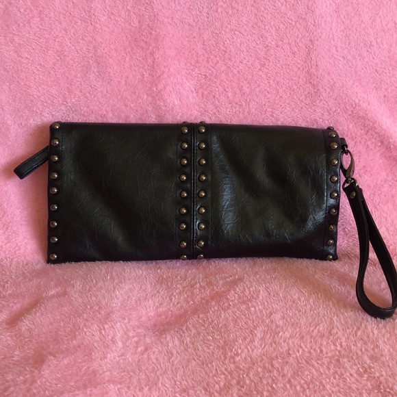 Wristlet Faux leather w/ gunmetal stud detail - Picture 6 of 10